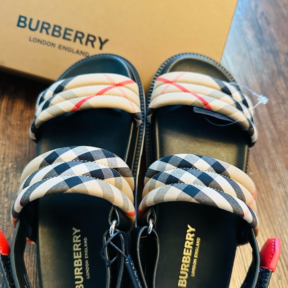 Burberry sandal - Picture 3 of 4